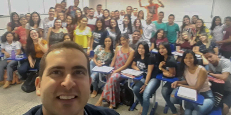 Read more about the article Curso de Odontologia da UNIFACEMA, em Caxias-MA, recebe a visita do Dr. Rafael Nunes
